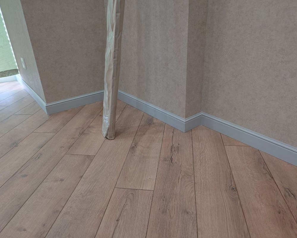 Плинтус из полистирола высокой плотности NMC Wallstyl FB2 Белый