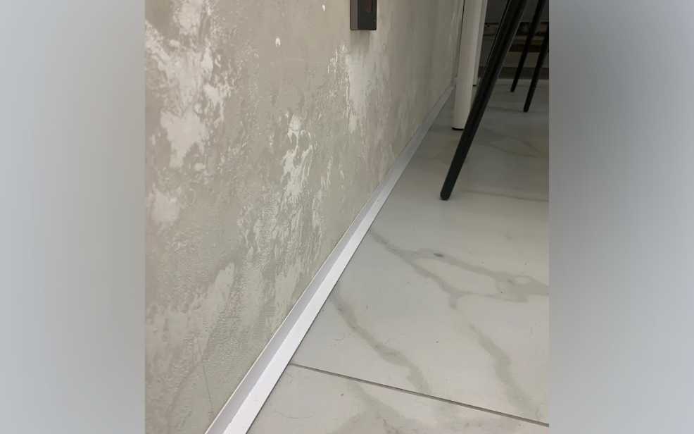 Антиплинтус Апл 02.2700.16. Белый