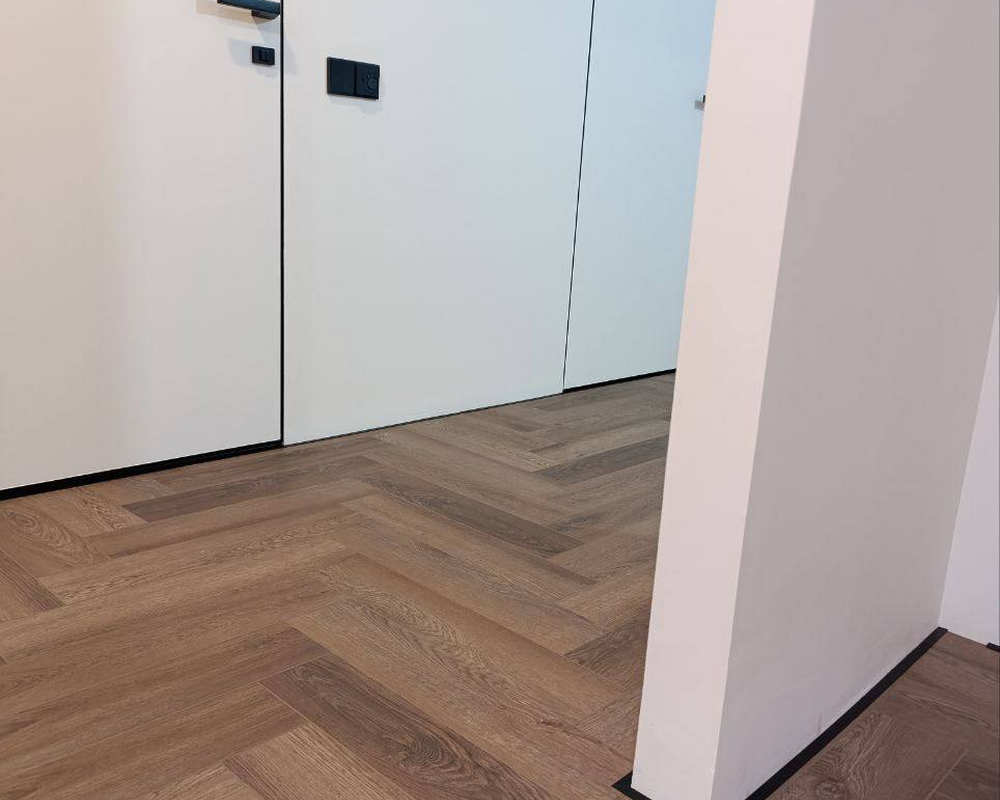 Микроплинтус AL16X5-03 16х6х2000мм Чёрный Анод