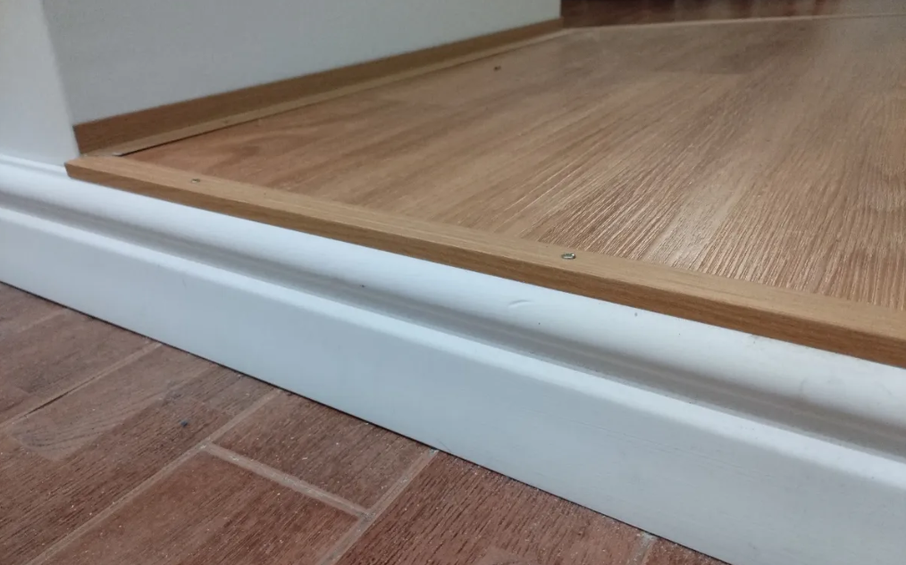 Порог угловой ПУ 01.1800.053 0,9 м Бук беленый