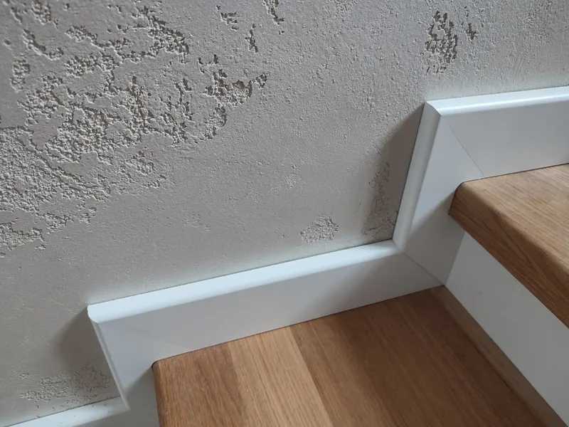 Плинтус МДФ Волшебная палочка 81402 81мм 2,4м. Окрашенная. NCS 1000N