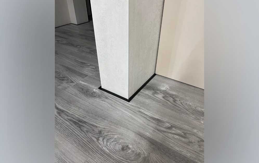 Микроплинтус AL16X5-03 16х6х2000мм Чёрный Анод