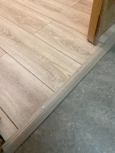 Порог разноуровневый ПР 02.900.057 0,9 м Бетон айс