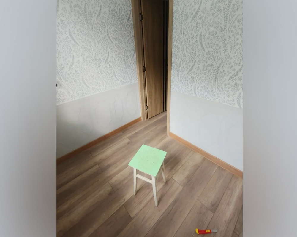 Плинтус ПВХ со съемной панелью Идеал Деконика 70 мм 213 Дуб северный