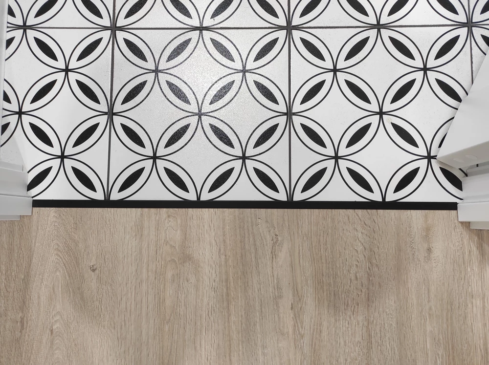 Профиль стыкоперекрывающий ЛС 10НСВ(304).2700.010 2,7 м Графит