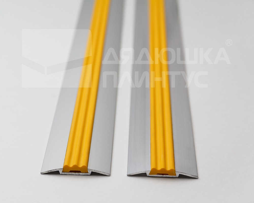 Порог одноуровневый ПС 08.900.15 Черный