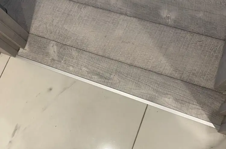 Алюминиевый  профиль ПТ-26 (658)  серебро/мат2,7 м