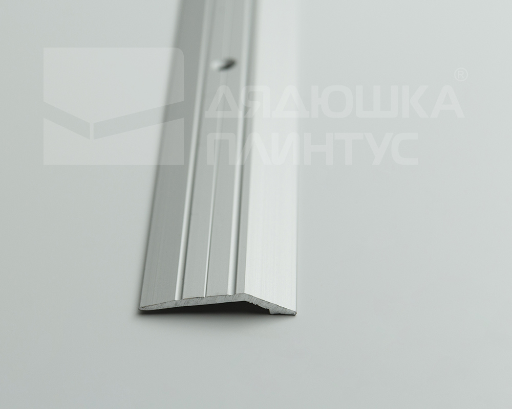 Порог разноуровневый ПР 03.900.01л Серебро