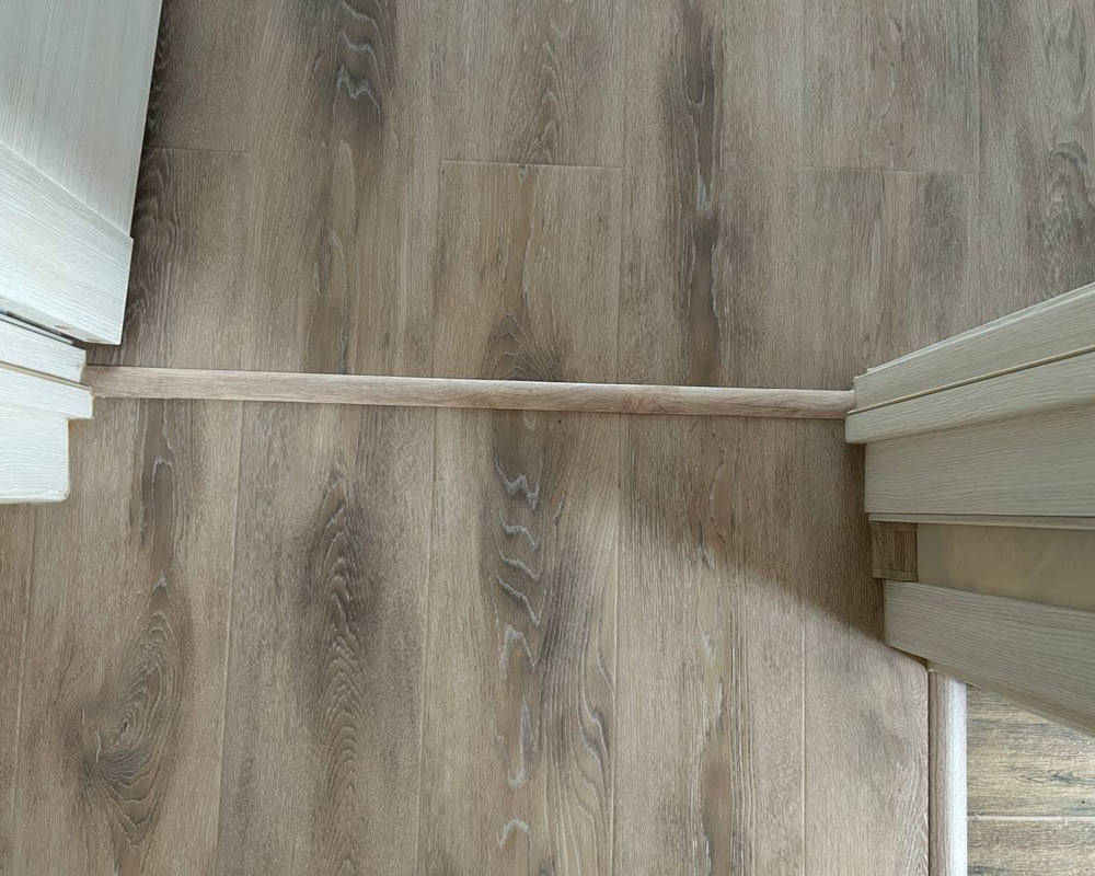 Самоклеящийся порог ЛС 35.1800.4043 Сосна скания