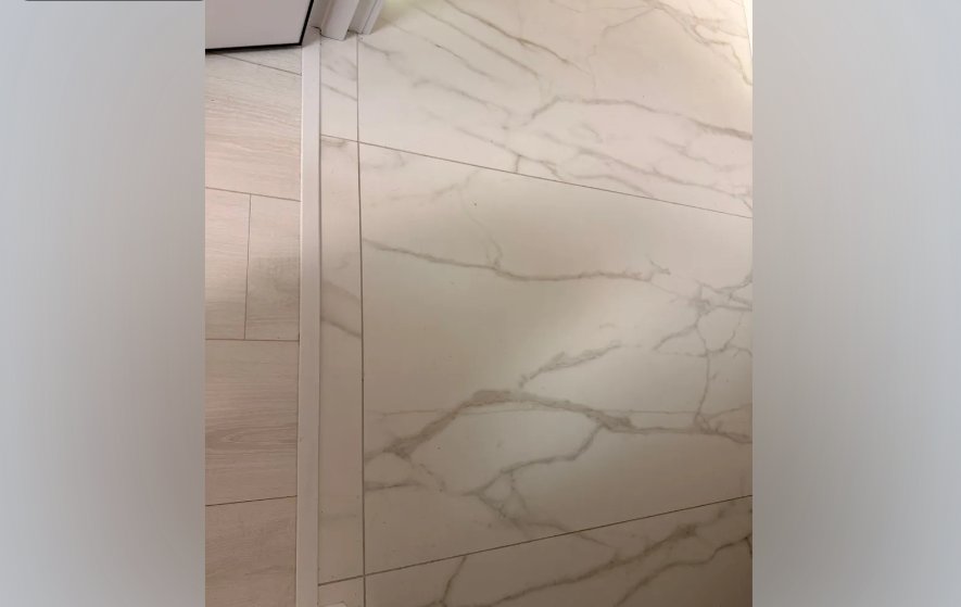 PV101-43 Профиль T-образный плоский Муар Бежевый 10мм х 2.7м