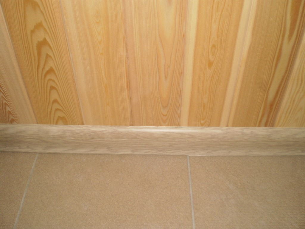 Плинтус ПВХ Идеал Классик 70мм 2,2м 218 Дуб европейский