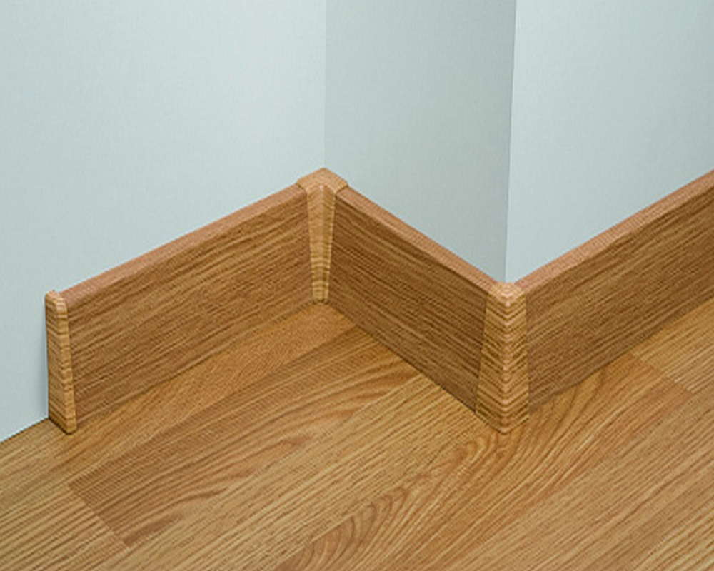 Плинтус ПВХ со съемной панелью Идеал Деконика 70 мм 213 Дуб северный