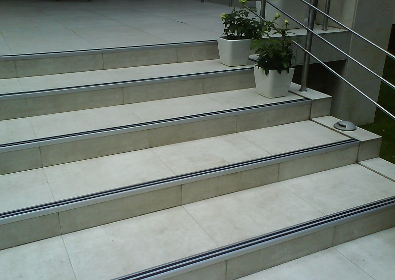 Порог угловой ПУ 07-1.900.01лч Анод серебро