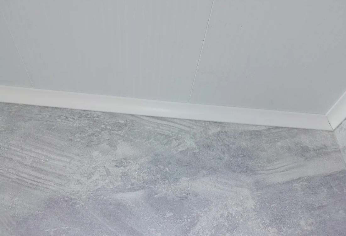 Молдинг из полистирола высокой плотности HI WOOD TR20 20мм х 20мм х 2,0м.