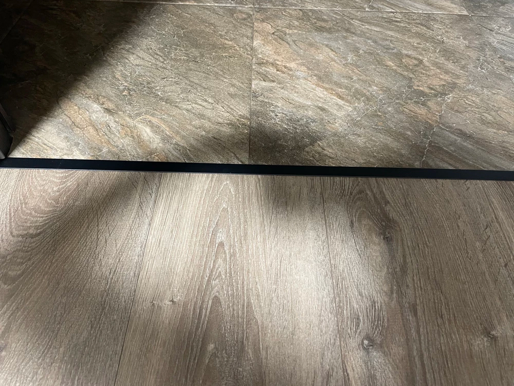 Профиль стыкоперекрывающий ЛС 10НСВ(304).2700.010 2,7 м Графит