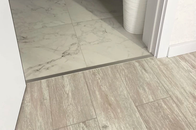 Профиль стыкоперекрывающий ПС 11НСЗ(304).2700.042 2,7 м Шампань